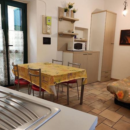 Appartement Bilocale Nella Vecchia Citta' Di Mentone Extérieur photo