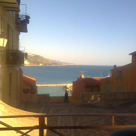 Appartement Bilocale Nella Vecchia Citta' Di Mentone Extérieur photo